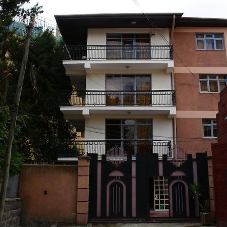 The Hive Guest House Addis-Abeba Extérieur photo