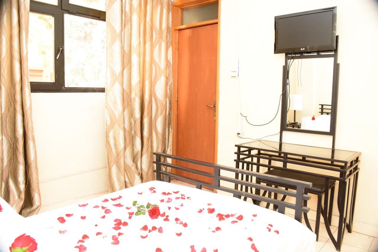 The Hive Guest House Addis-Abeba Extérieur photo