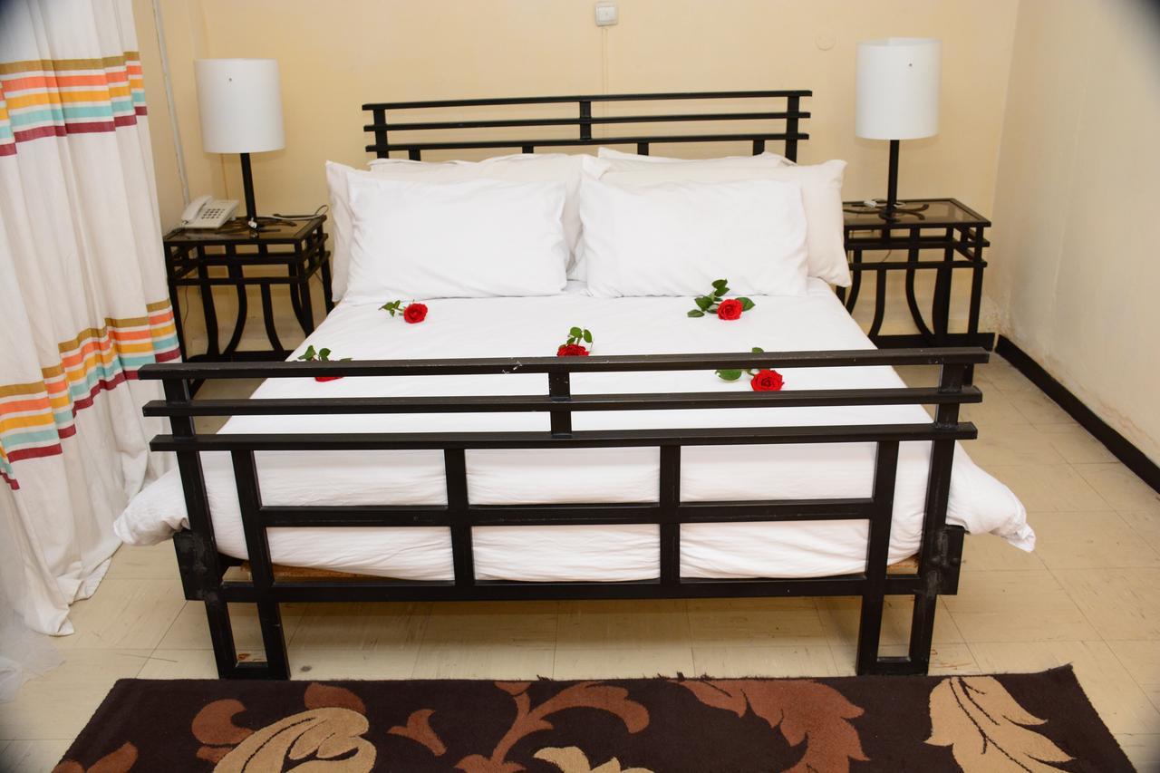 The Hive Guest House Addis-Abeba Extérieur photo