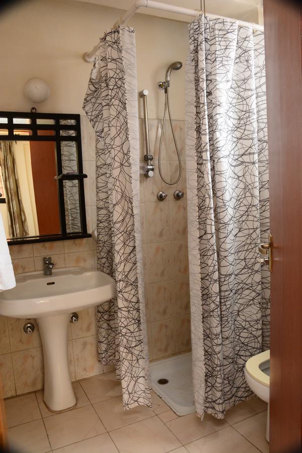 The Hive Guest House Addis-Abeba Extérieur photo