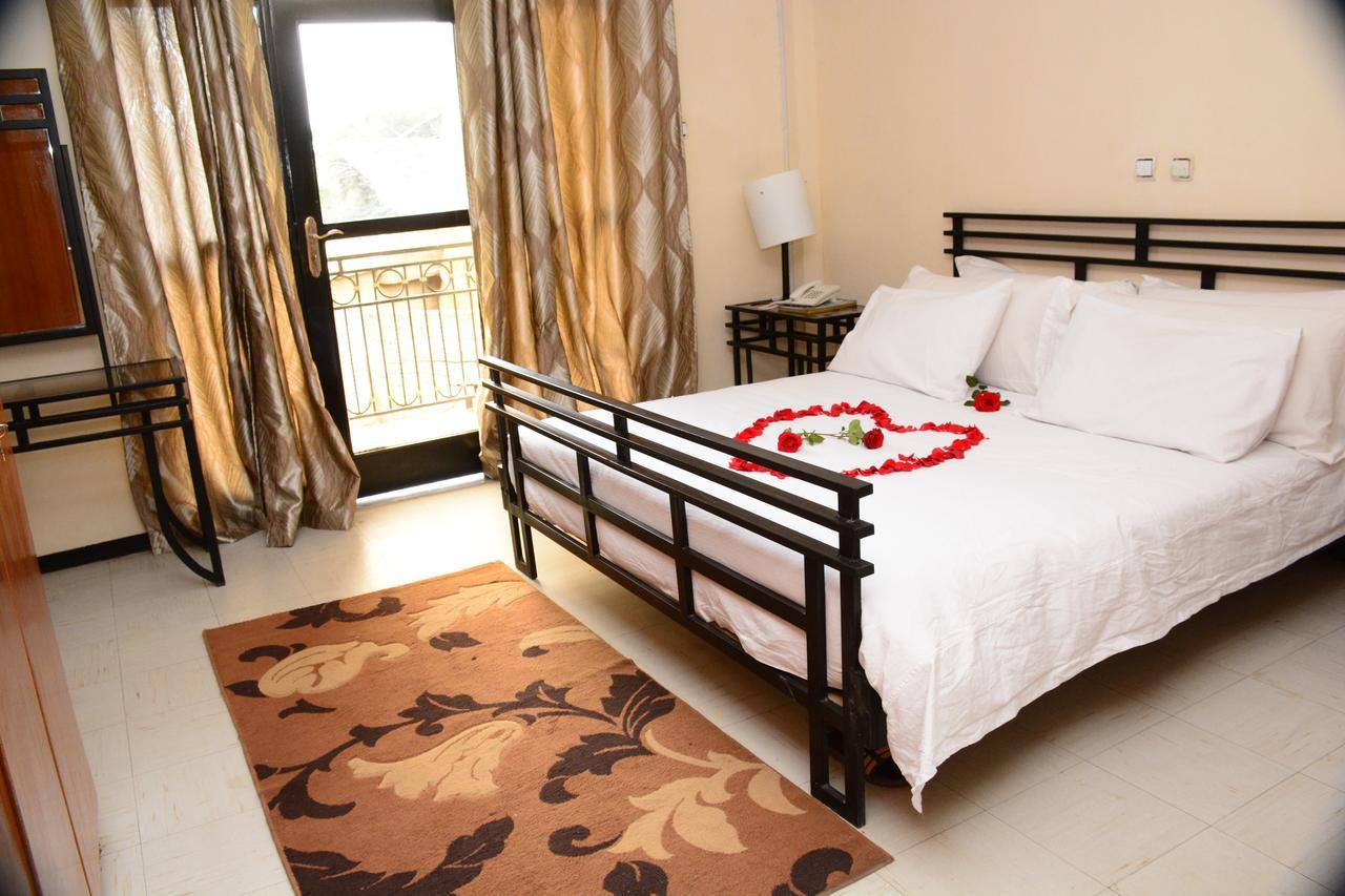 The Hive Guest House Addis-Abeba Extérieur photo